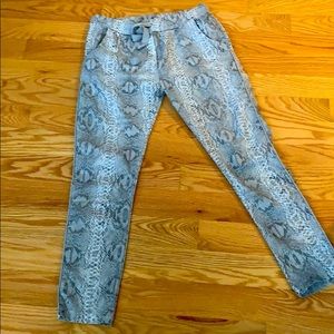 Women’s cotton python pants.